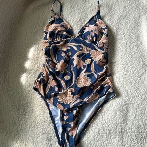 Brand new with tag Cupshe woman swimwear